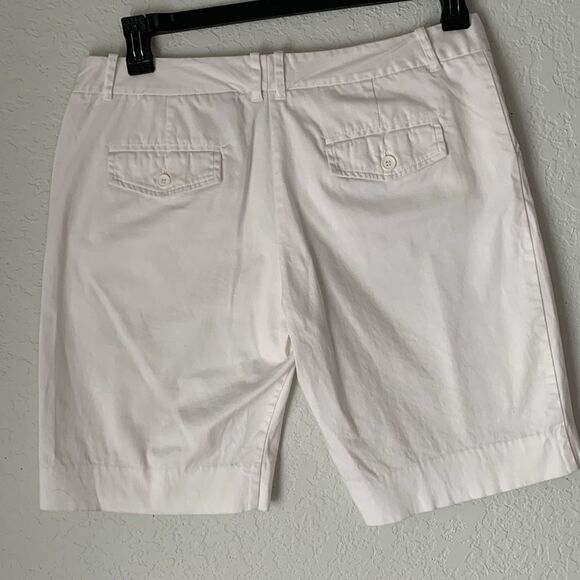 The Limited Drew Fit White Women's Stretch Shorts Size 10 - Picture 2 of 8